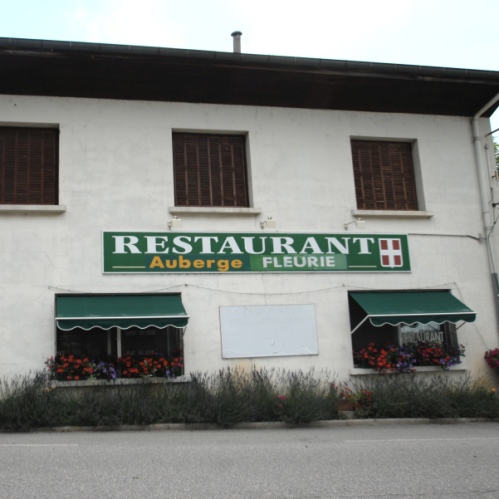 Auberge fleurie à Cruet